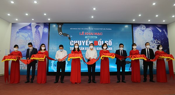 KHAI MẠC TRIỂN LÃM TRỰC TUYẾN “CHUYỂN ĐỔI SỐ TRONG SẢN XUẤT VÀ KINH DOANH”