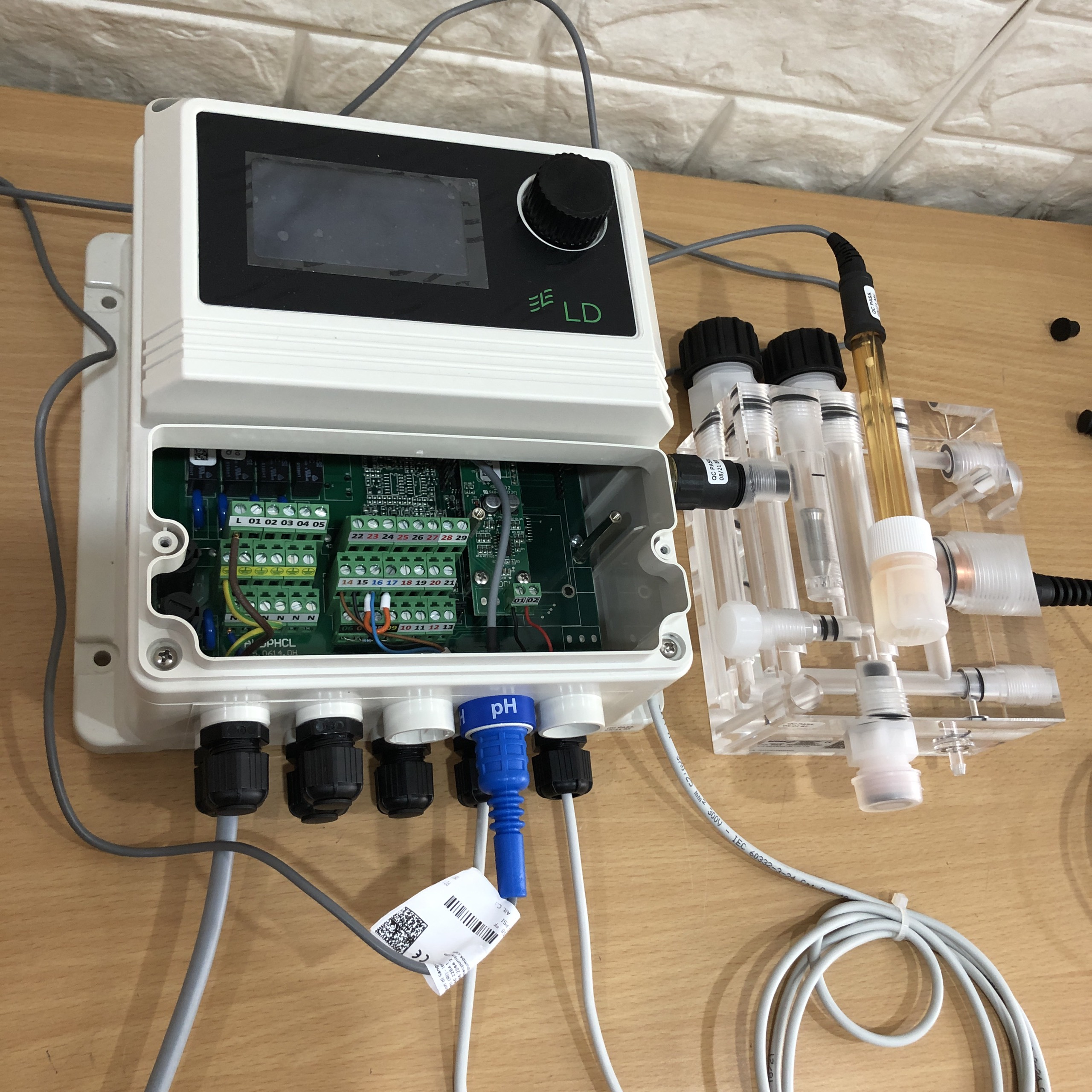 Bộ Đo, Hiển Thị Và Điều Khiển pH, ORP, Clo,.., LD Multichannel PLUS