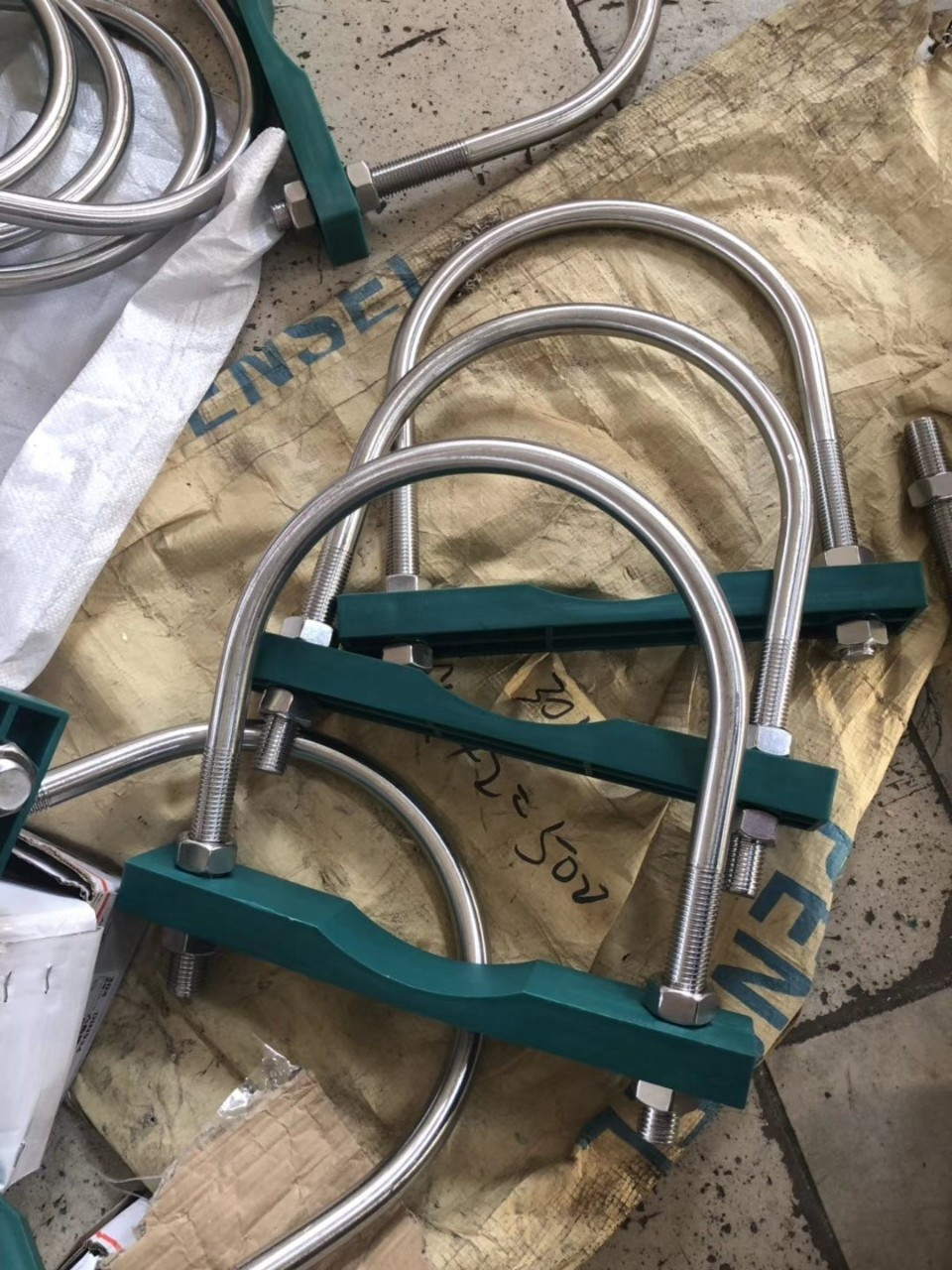 Kẹp ống thủy lực, Cùm ống thủy lực