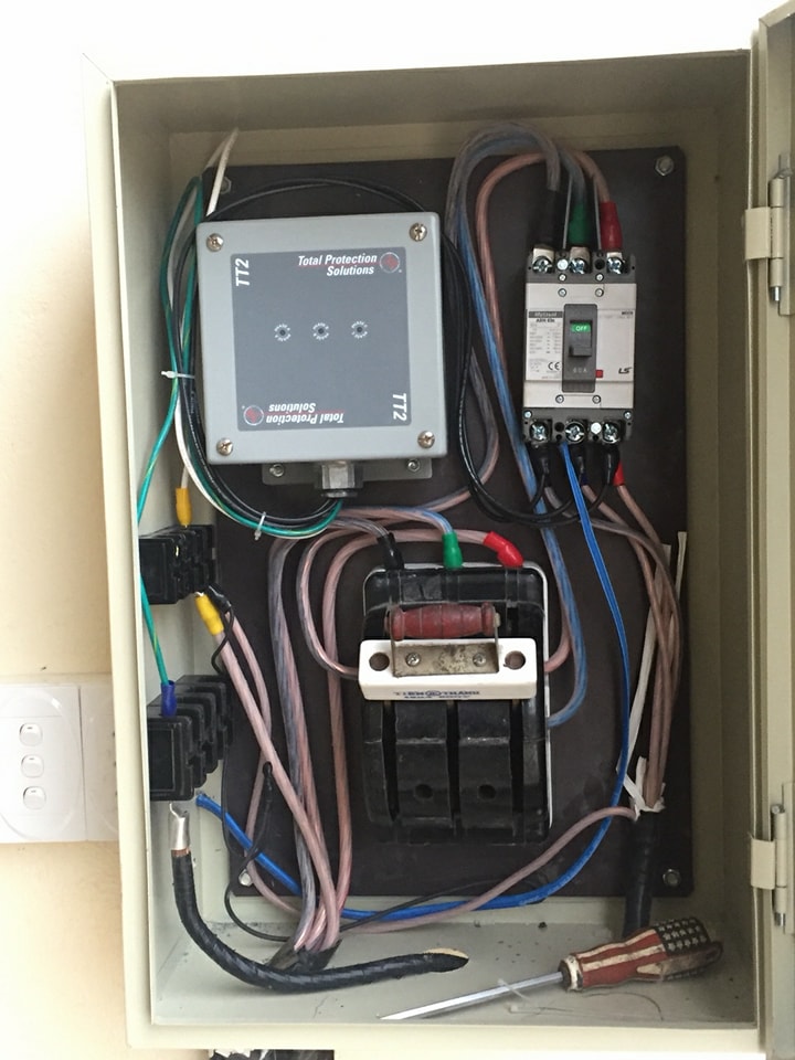 thiết bị cắt lọc sét 3 pha 100KA