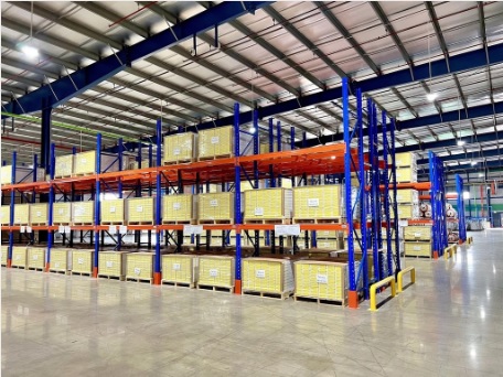 Kệ chứa h&agrave;ng trong ng&agrave;nh sản xuất s&agrave;n nhựa