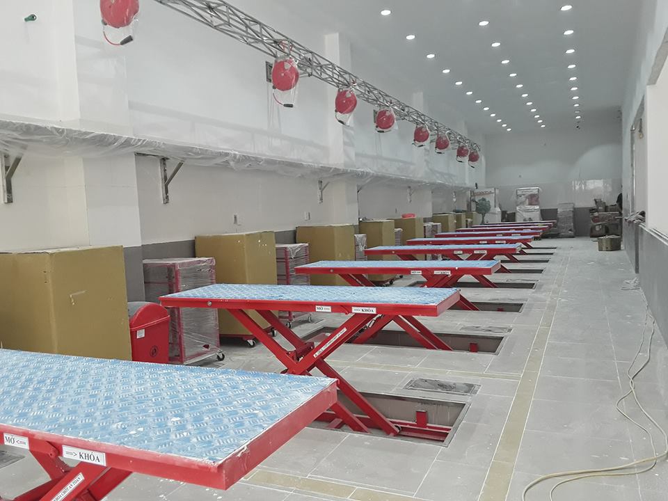 B&agrave;n n&acirc;ng sửa chữa xe m&aacute;y