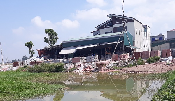 H&agrave; Tĩnh: Xưởng gạch lấn đường, g&acirc;y &ocirc; nhiễm tiếp tục th&aacute;ch thức ch&iacute;nh quyền