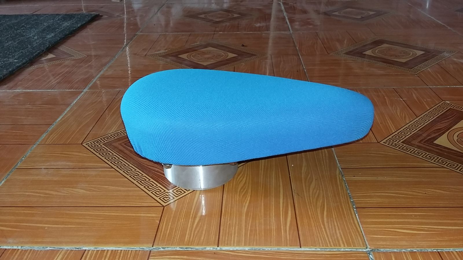 Tay gối ủi (cầu là bàn hút)