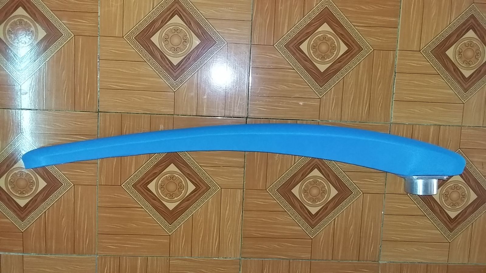Tay gối ủi (cầu là bàn hút)