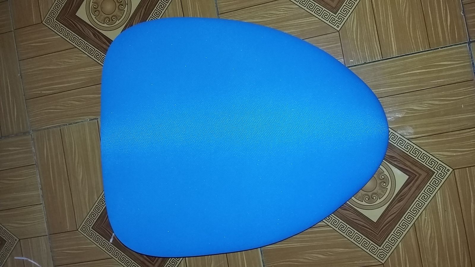 Tay gối ủi (cầu là bàn hút)