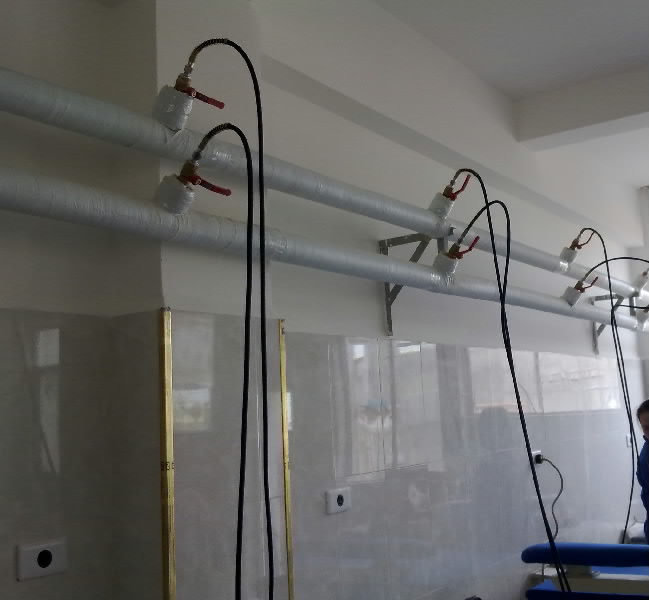 Tay gối ủi ống quần và sườn quần