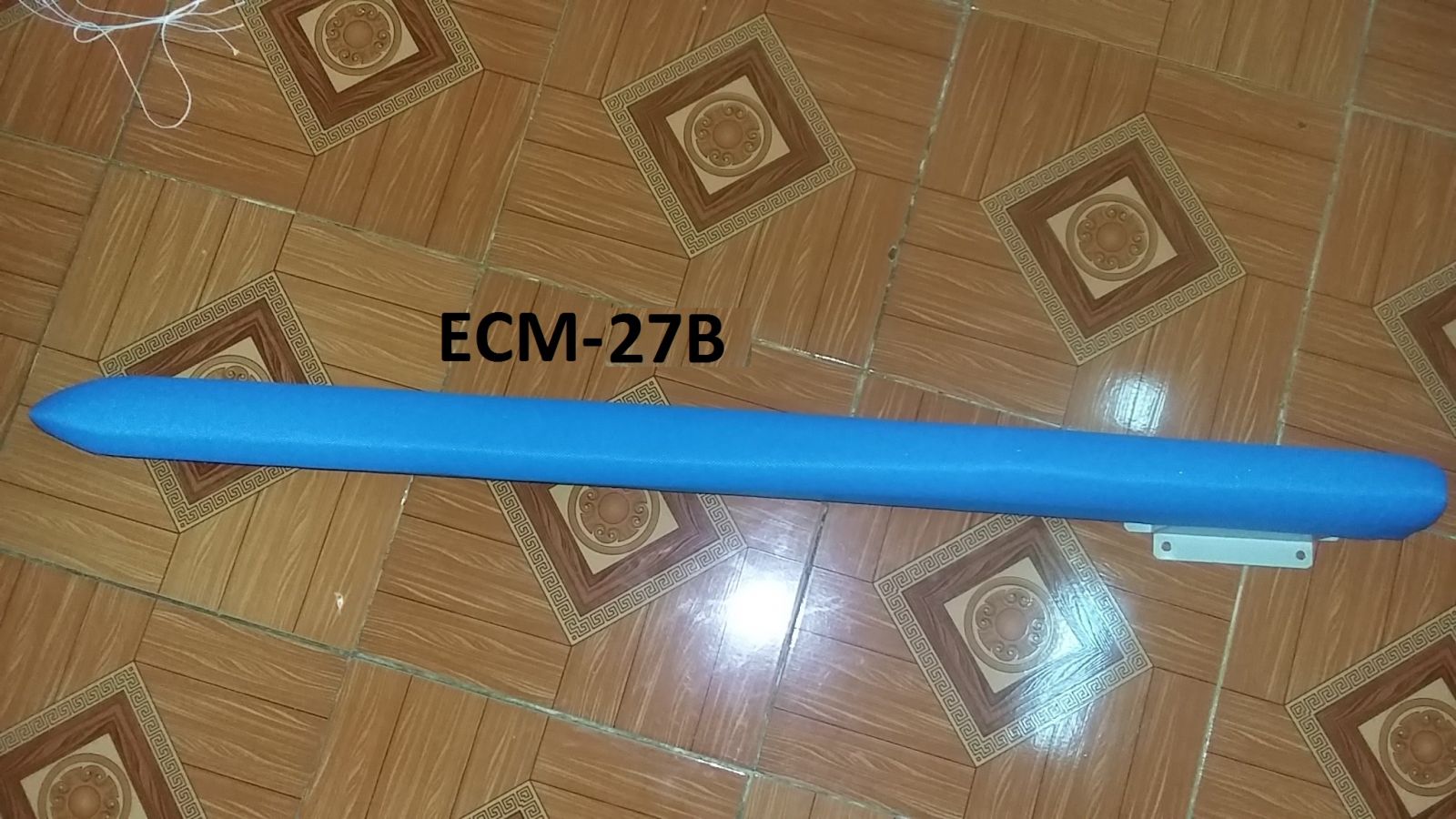 Tay gối ủi ống quần và sườn quần