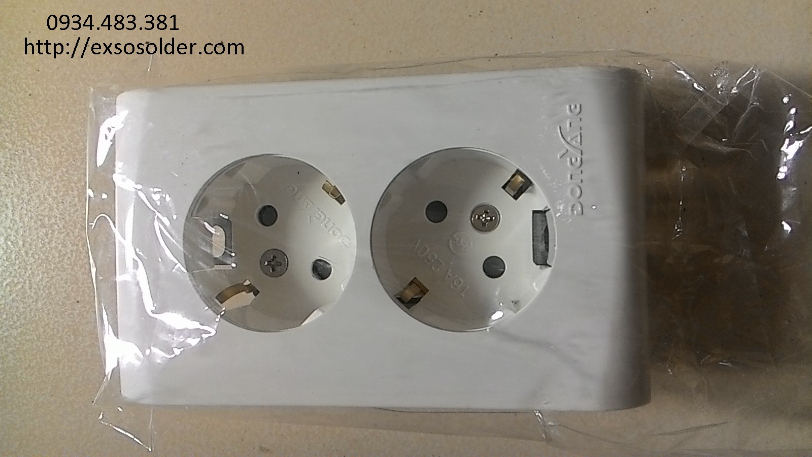 Ổ cắm âm tường Hàn Quốc