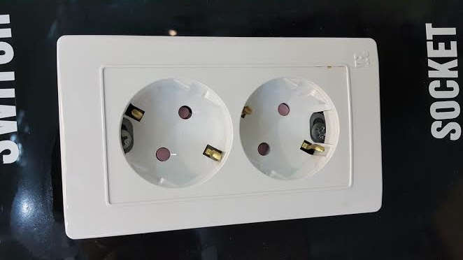 Ổ cắm điện H&agrave;n Quốc &acirc;m tường 2 lỗ cắm Dosel (m&atilde; DLC2218)