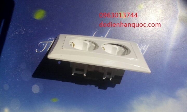 ổ cắm điện âm tường 2 ổ cắm