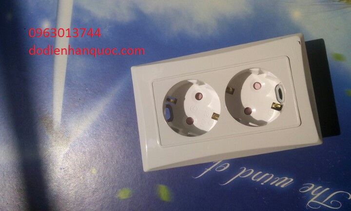 ổ cắm điện âm tường 2 ổ cắm