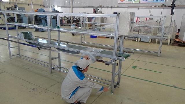 Băng tải lắp ráp linh kiện điện tử