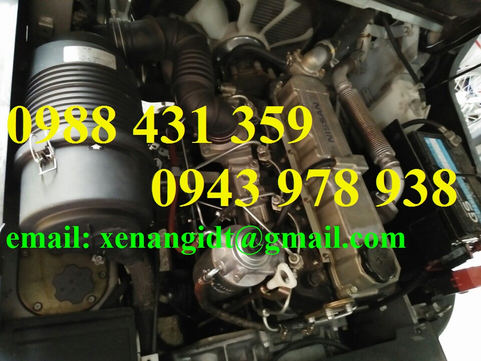 Xe nâng dầu NISSAN 3 tấn chui Container