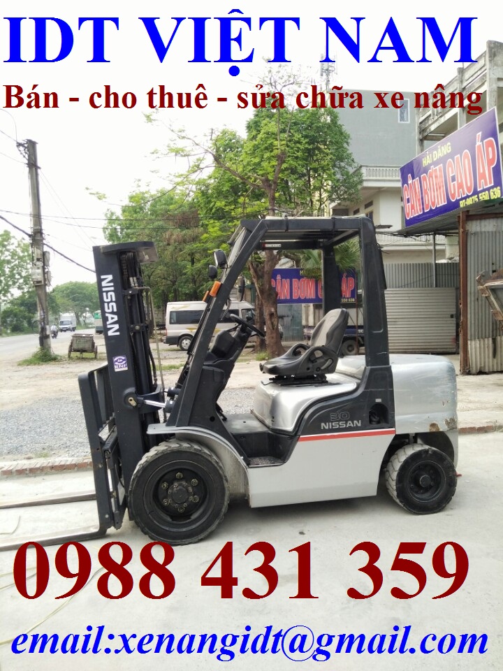Xe nâng dầu NISSAN 3 tấn chui Container