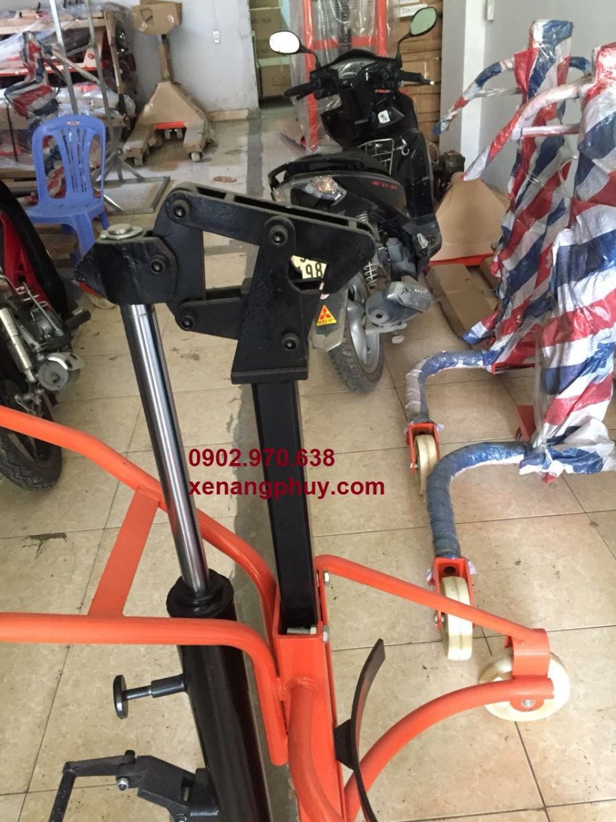 Xe nâng kẹp phi YTC0.3B