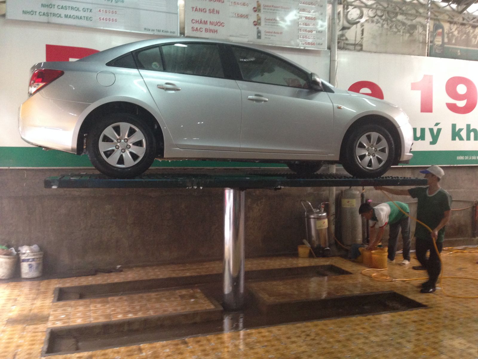 Cầu nâng 1 trụ cho rửa xe model HS-00040