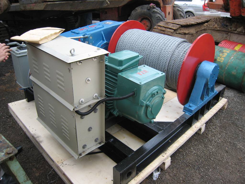 Tời k&eacute;o t&agrave;u sửa chữa tải trọng 10 tấn