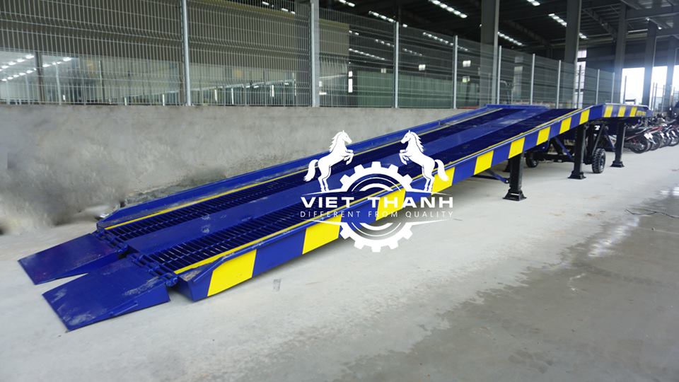 Cầu dẫn lên container