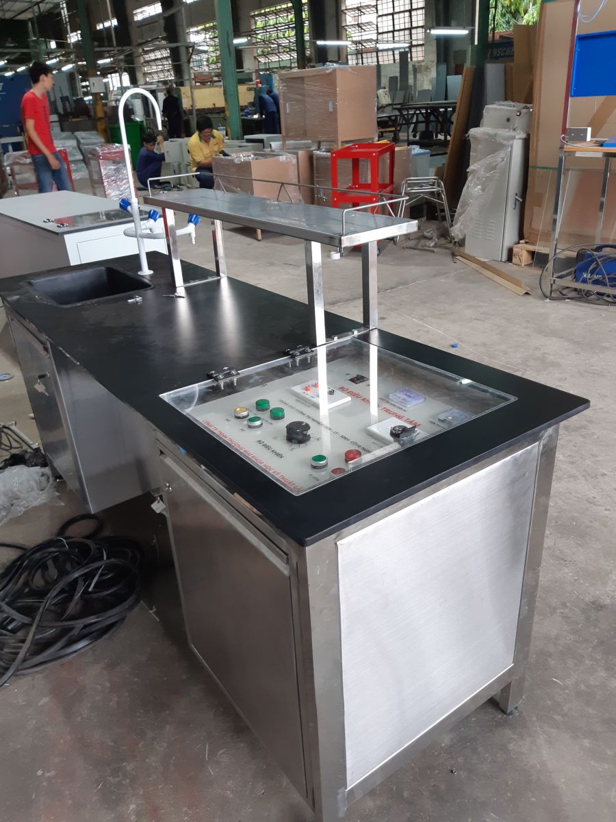 B&agrave;n th&iacute; nghiệm l&yacute;, h&oacute;a, sinh cho gi&aacute;o vi&ecirc;n v&agrave; học sinh
