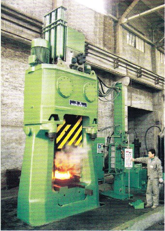 Máy búa thủy lực